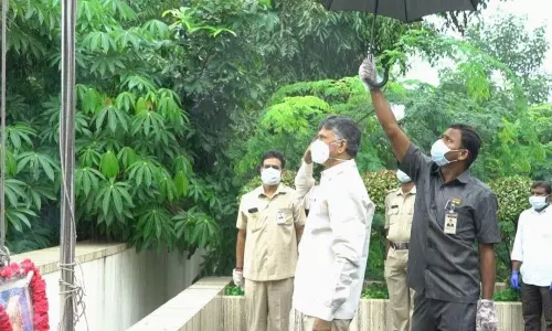 Independence Day 2020: జాతీయ జెండా ఆవిష్కరించిన టీడీపీ అధినేత చంద్రబాబు నాయిడు..