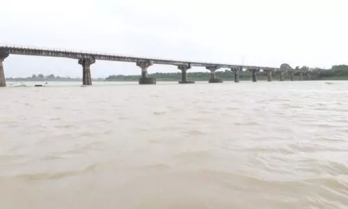 ఉప్పొంగిన గోదావరి...భద్రాచలంలో మూడో ప్రమాద హెచ్చరిక జారీ