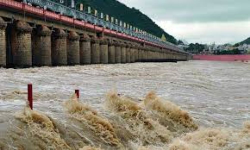 ప్రకాశం బ్యారేజ్ కి పోటెత్తుతున్న వరద ప్రకాశం బ్యారేజ్ కి పోటెత్తుతున్న వరద