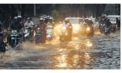 జల దిగ్బంధంలో వరంగల్.. బాధితులను సురక్షిత పాంత్రాలకు తరలింపు జల దిగ్బంధంలో వరంగల్.. బాధితులను సురక్షిత పాంత్రాలకు తరలింపు