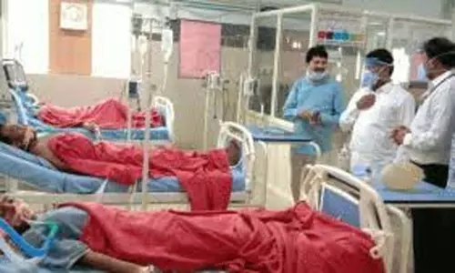 Private Hospitals: నిర్లక్ష్యంగా ప్రైవేటు ఆస్పత్రులు.. కోవిద్ రోగులకు కలిపి వైద్యం