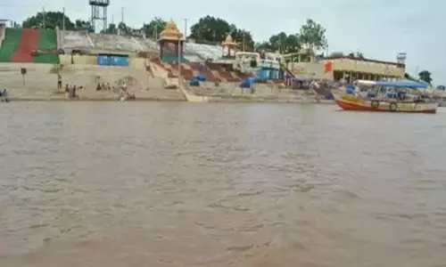 భద్రాచలంలో రెండో ప్రమాద హెచ్చరిక..మెట్ల వరకు చేరిన వరద