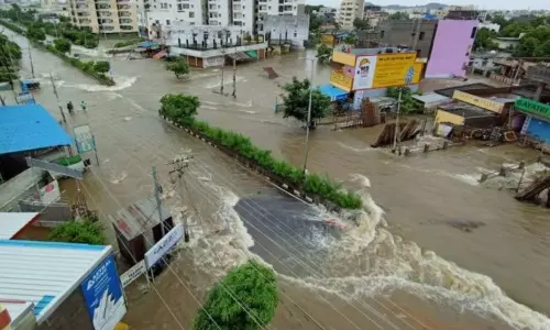 ఉమ్మ‌డి వ‌రంగ‌ల్‌లో భారీ వర్షాలు... సుర‌క్షిత ప్రాంతాల‌కు 5 వేల మంది