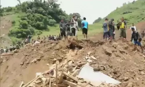 Land Slide in Nepal: నేపాల్ లో విరిగిపడ్డ కొండచరియలు.. 18 మంది మృతి
