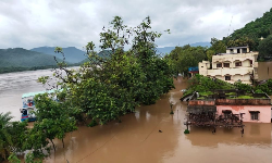 జలదిగ్బంధంలో దేవిపట్నం ముంపు గ్రామాలు.. జలదిగ్బంధంలో దేవిపట్నం ముంపు గ్రామాలు..