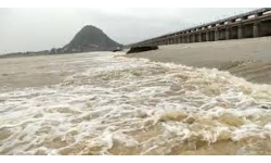 నిండుకుండలా ప్రకాశం బ్యారేజి నిండుకుండలా ప్రకాశం బ్యారేజి