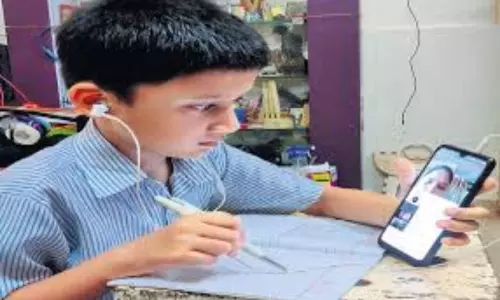 Whatsapp Classes for AP Gurukula Students: రెసిడెన్సియల్ విద్యార్థులకు వాట్స్ ప్ తరగతులు.. ఏపీ ప్రభుత్వం నిర్ణయం