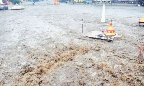 ఉగ్రరూపం దాల్చిన గోదావరి..భయం గుప్పిట్లో ఏజెన్సీ ప్రాంతాలు