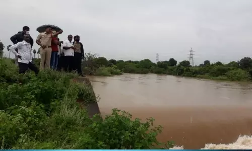 Car Washed Away in Siddipet: సిద్ధిపేట జిల్లాలో వాగులో కొట్టుకుపోయిన కారు.. గ‌ల్లంతైన వ్య‌క్తి