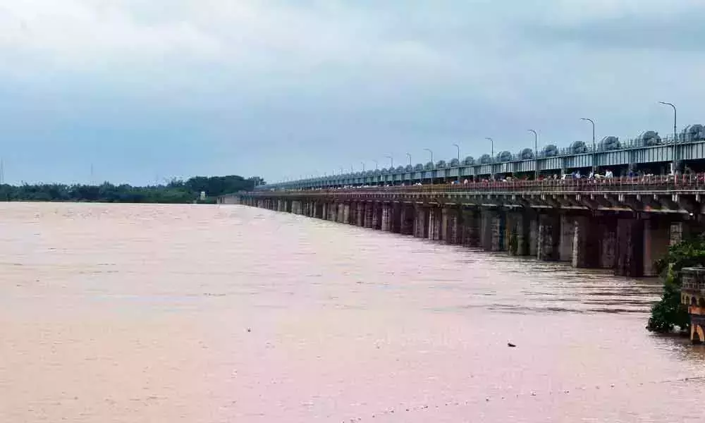 Floodwater: మూడున్నర దశాబ్దాల తర్వాత మహోగ్రంగా గోదావరి !