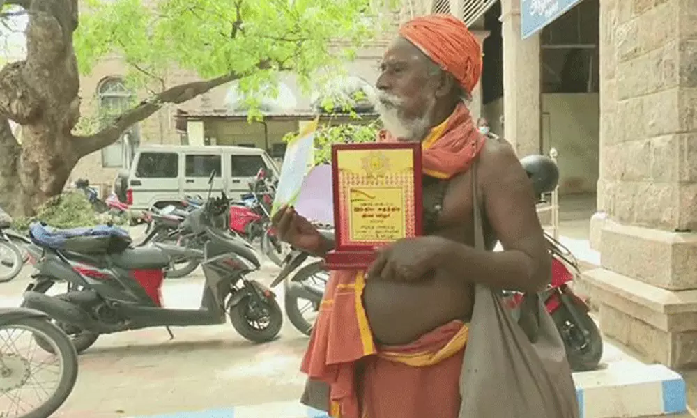 COVID-19 Relief Fund: యాచకుడే..  కరోనా నిధికి రూ. లక్ష విరాళం ఇచ్చాడు!