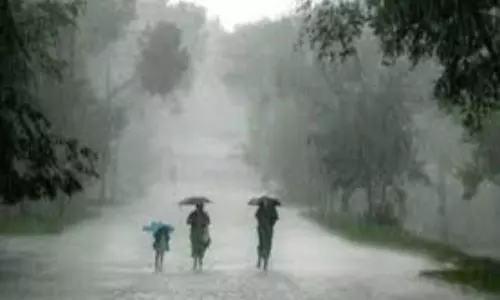 AP Weather Report: రేపు మరో అల్పపీడనం ఏర్పడే అవకాశం.. ఏపీలో మూడు రోజుల పాటు వర్షాలు AP Weather Report: రేపు మరో అల్పపీడనం ఏర్పడే అవకాశం.. ఏపీలో మూడు రోజుల పాటు వర్షాలు