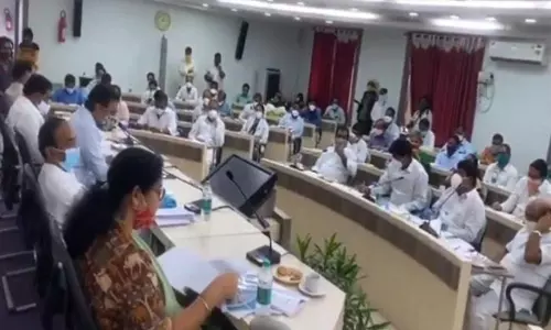 Minister KTR Review Meeting: నెల రోజుల్లో ఆక్రమణలు తొలగించాలి.. సమీక్షా సమావేశంలో కేటీఆర్ ఆదేశం