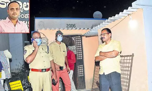 Corruption in Ananthapur: అవినీతి అనకొండ.. ట్రెజరీ ఉద్యోగి నిర్వాకం Corruption in Ananthapur: అవినీతి అనకొండ.. ట్రెజరీ ఉద్యోగి నిర్వాకం