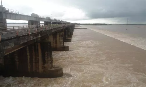 Krishna Godavari Rivers: ఉరకలెత్తుతున్న కృష్ణా గోదావరి.. నిండు కుండల్లా ప్రాజెక్టులు!