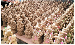 Ganesh Idols Distribution: పత్తికొండలో మట్టి వినాయకుల పంపిణీ Ganesh Idols Distribution: పత్తికొండలో మట్టి వినాయకుల పంపిణీ