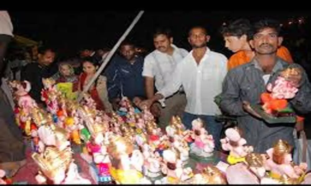 Vinayaka Chavithi 2020: సందడి కరువైన వినాయక చవితి.. కొన్నిచోట్ల ఫేస్ బుక్, జూమ్ యాప్ ద్వారా దర్శనాలు