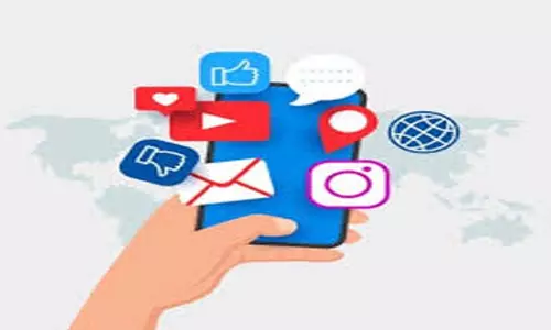 Telangana Govt on Coronavirus: సోషల్ మీడియాను ఫాలో అయితే ఇబ్బందే.. కరోనాపై స్పష్టం చేసిన ప్రభుత్వం Telangana Govt on Coronavirus: సోషల్ మీడియాను ఫాలో అయితే ఇబ్బందే.. కరోనాపై స్పష్టం చేసిన ప్రభుత్వం