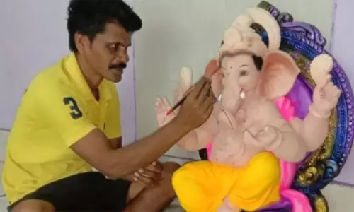 గణేష్ పండుగకు కరోనా ఎఫెక్ట్.. తీవ్రంగా నష్టపోతున్న విగ్రహాల తయారీదారులు