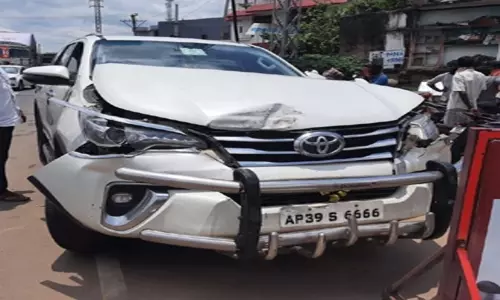 వైసీపీ ఎంపీకి తృటిలో తప్పిన ప్రమాదం