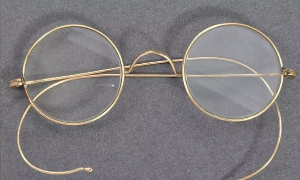 Mahatma Gandhis glasses Auction: మహాత్ముడి కళ్లజోడు వేలం..   రిక్డారు ధ‌ర‌కు అమ్ముడు