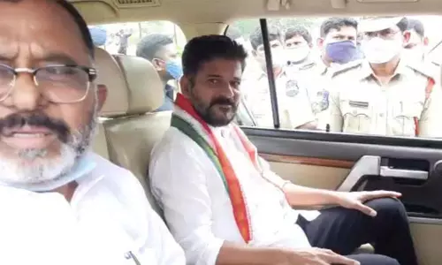 Congress MP Revanth Reddy Arrest: కాంగ్రెస్ ఎంపీ రేవంత్ రెడ్డి, మాజీ ఎంపీ మల్లు రవి అరెస్ట్..