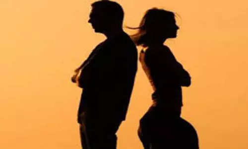 UP Woman Seeks Divorce: భర్త అతిగా ప్రేమిస్తున్నాడు... విడాకులు ఇప్పించండి.. కోర్టును ఆశ్రయించిన మహిళ