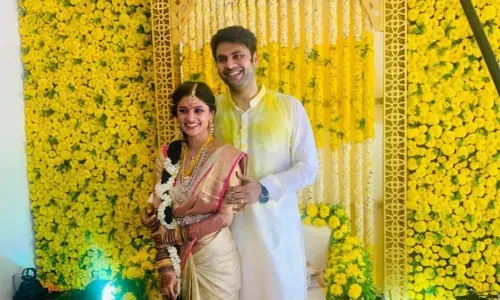 Shalini Vadnikatti-Manoj Beedha Wedding Photos: కృష్ణ అండ్ హిజ్ లీలా హీరోయిన్ పెళ్ళి ఫొటోస్..