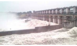 Dawaleshwaram Project: ధవలేశ్వరం వద్ద 15.30 అడుగులకు తగ్గిన వరద నీటిమట్టం Dawaleshwaram Project: ధవలేశ్వరం వద్ద 15.30 అడుగులకు తగ్గిన వరద నీటిమట్టం