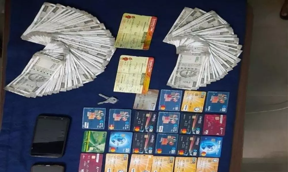 ATM Robbery in Vizag: కొత్త తరహాలో ఏటీఏంలలో దోపిడీ.. చేధించిన విశాఖ పోలీసులు