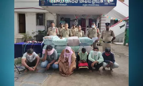 Ganja seized in  Eluru: ఏలూరు ఆశ్రం జంక్షన్ వద్ద గంజాయి పట్టివేత..  ఆరుగురు నిందితుల అరెస్టు, కారు సీజ్.