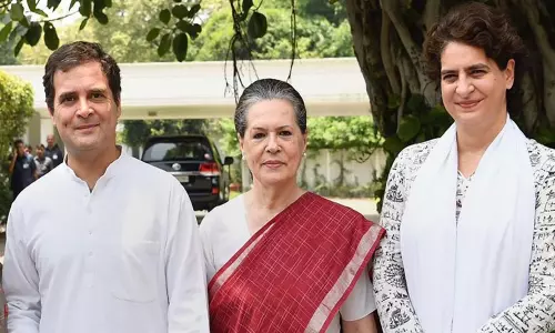 Gandhis for Congress leadership: గాంధీ కుటుంబానికి బాసటగా రెండు రాష్ట్రాల సీఎంలు