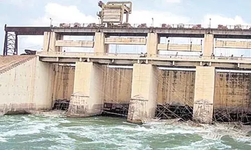 రాయలసీమ ఎత్తిపోతల పథకంపై తెలుగు రాష్ట్రాల్లో రాజకీయ దుమారం !