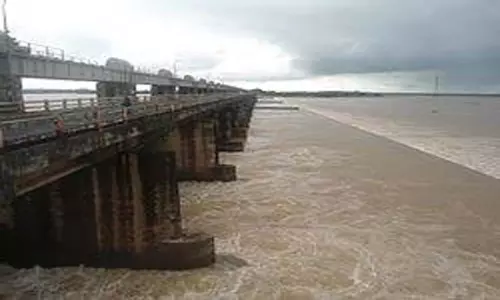 Reduced Water Inflow to Rivers: ఏపీకి తప్పిన వరద ముప్పు.. నదులకు తగ్గిన ఇన్ ఫ్లో Reduced Water Inflow to Rivers: ఏపీకి తప్పిన వరద ముప్పు.. నదులకు తగ్గిన ఇన్ ఫ్లో