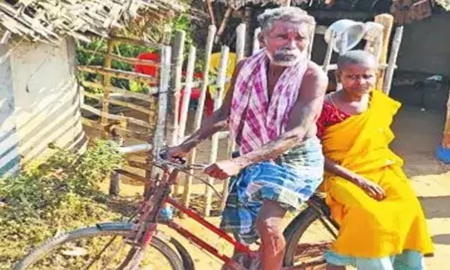 Cycling 126 Kms for Treatment: చికిత్స కోసం 126 కిలోమీటర్లు సైకిల్ ప్రయాణం.. అయినా కరుణించని దేవుడు