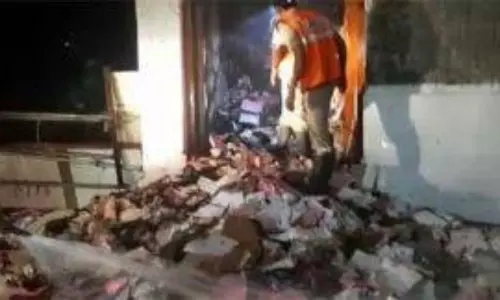 Ananthapur Fire Accident: అనంతపురం అగ్ని ప్రమాదంపై మంత్రి ఆరా.. సహాయక చర్యలపై ఆళ్ల నాని ఆదేశం