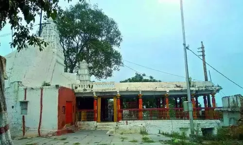 Attempt to Steal Temple Hundi: హైదరాబాద్‌లో చెన్నకేశవ ఆలయం హుండీ చోరీకి యత్నం..