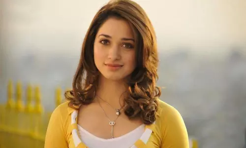 Tamannaah Parents tests Positive for Covid19: కరోనా బారిన పడ్డ తమన్నా తల్లిదండ్రులు..