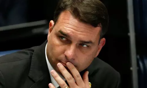 Brazil President Bolsonaros son tests positive: బ్రెజిల్ అధ్యక్షుడి కుమారుడికి కరోనా Brazil President Bolsonaros son tests positive: బ్రెజిల్ అధ్యక్షుడి కుమారుడికి కరోనా