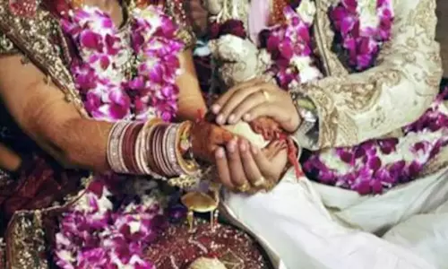 Corona effect: ఆ పెళ్ళికి వెళ్ళిన వారందరికీ కరోనా టెన్షన్..పెళ్లి పిల్లలతో పాటు 68 మందికి కోవిడ్ పాజిటివ్! Corona effect: ఆ పెళ్ళికి వెళ్ళిన వారందరికీ కరోనా టెన్షన్..పెళ్లి పిల్లలతో పాటు 68 మందికి కోవిడ్ పాజిటివ్!