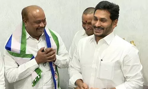 వైసీపీలో చేరిన టీడీపీ మాజీ ఎమ్మెల్యే పంచకర్ల