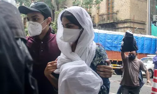 Sushant Singh Rajput case: రియాకి సీబీఐ ప్రశ్నల వర్షం..