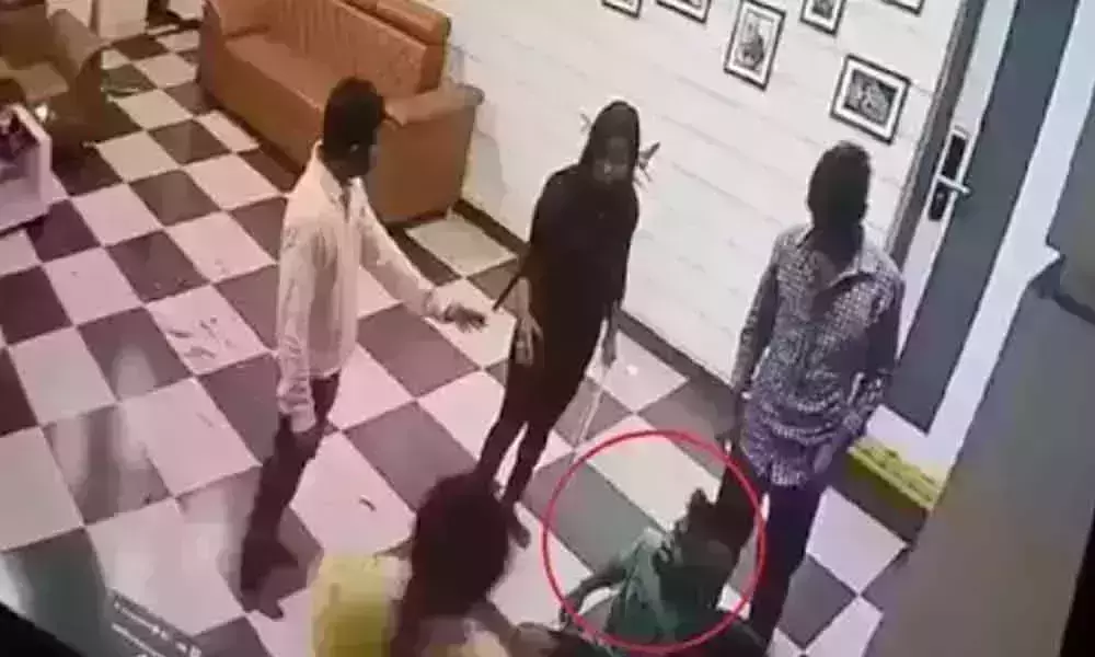 నిందితులతో జనసేనకు సంబంధం లేదు.. తప్పుడు ప్రచారం చేస్తే చర్యలు తప్పవు నిందితులతో జనసేనకు సంబంధం లేదు.. తప్పుడు ప్రచారం చేస్తే చర్యలు తప్పవు