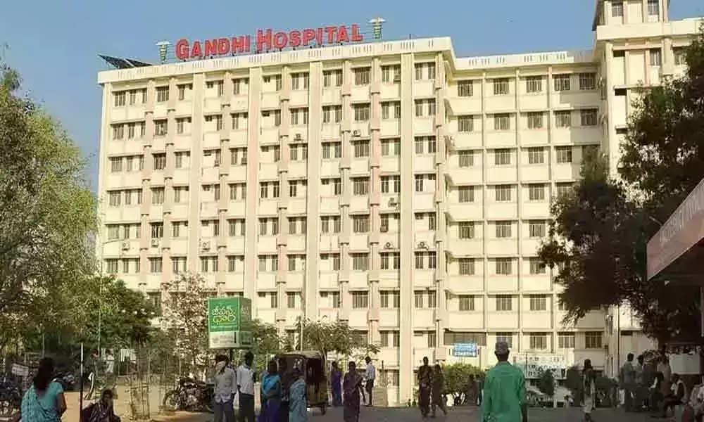 గాంధీలో పరారైన ఖైదీల కోసం ముమ్మర గాలింపు.. భద్రతా సిబ్బంది నిర్లక్ష్యంపై విమర్శలు