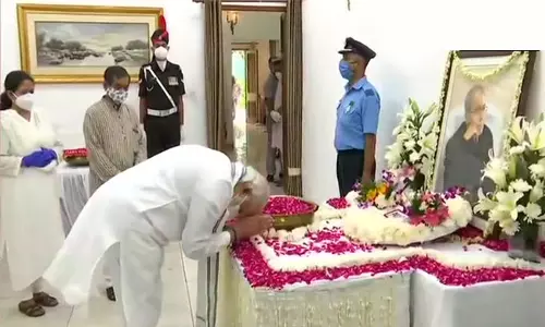 ప్రణబ్‌కు నివాళులు అర్పించిన ప్రధాని మోదీ