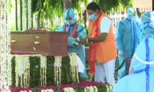 ముగిసిన ప్రణబ్‌ అంత్యక్రియలు