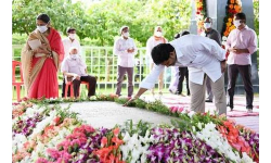 YSRs Vardhanti: వైయస్సార్ ఘాట్ వద్దకు చేరుకున్న వైఎస్సార్సీపీ ప్రముఖులు.. YSRs Vardhanti: వైయస్సార్ ఘాట్ వద్దకు చేరుకున్న వైఎస్సార్సీపీ ప్రముఖులు..