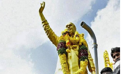 YSR Vardhanthi in Vizag: వైస్సార్ విగ్రహానికి పూలమాల వేసి నివాళ్ళు అర్పించిన రాజ్యసభ సభ్యులు.. YSR Vardhanthi in Vizag: వైస్సార్ విగ్రహానికి పూలమాల వేసి నివాళ్ళు అర్పించిన రాజ్యసభ సభ్యులు..