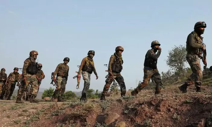 Army JCO killed Pakistan firing along LoC : జమ్మూ కాశ్మీర్ లో నియంత్రణ రేఖ వెంట పాక్ కాల్పులు.. జెసిఓ మృతి..