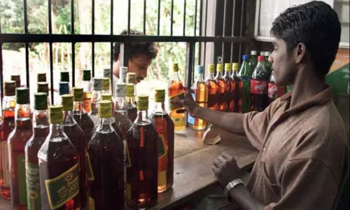 ఏపీలో మందుబాబులకు శుభవార్త.. హైకోర్టు కీలక ఆదేశాలు..